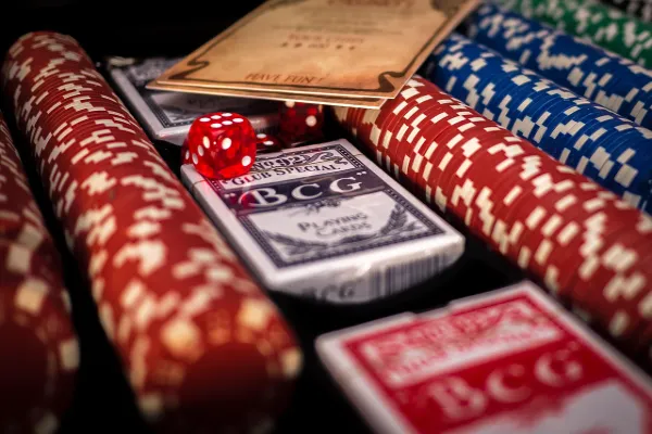 Dana White: “I Always Hit on 16” — But Is It the Smart Way to Play Blackjack?