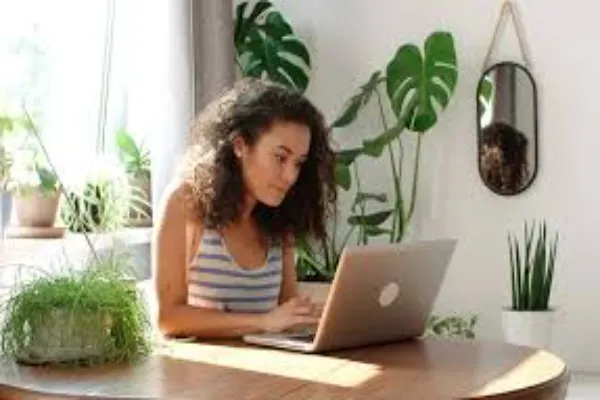 Who Can Benefit From Emergency Same-Day Payday Loan Services in Bakersfield