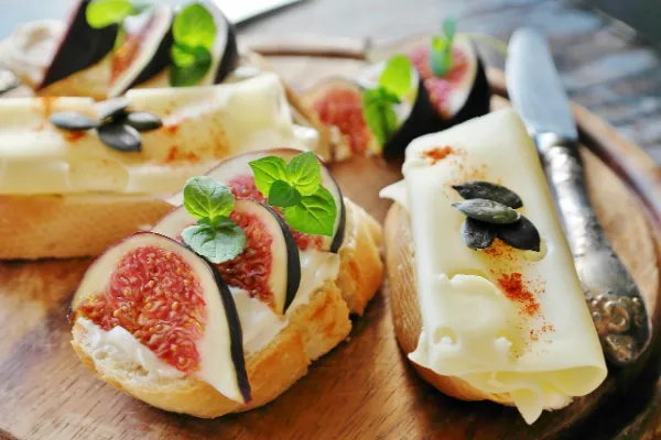 TikTok-Famous Food Trends: Viral Recipes and Kitchen Hacks That Took Over 2025